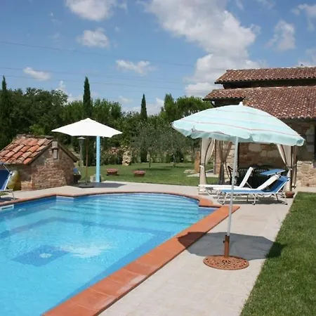 I Bertoni Sleeps 6 Pool Wifi I Pieracci
